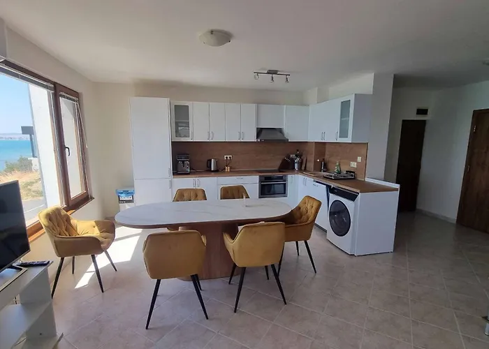 Apartamento под наем 4-стаен с изумителна фронтална гледка море, Sun Coast влас Sveti Vlas